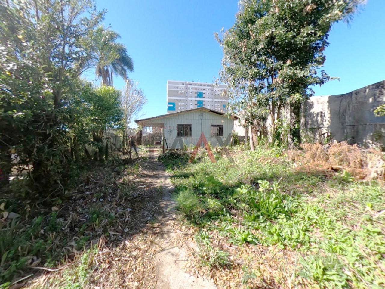 Casa fundos no centro