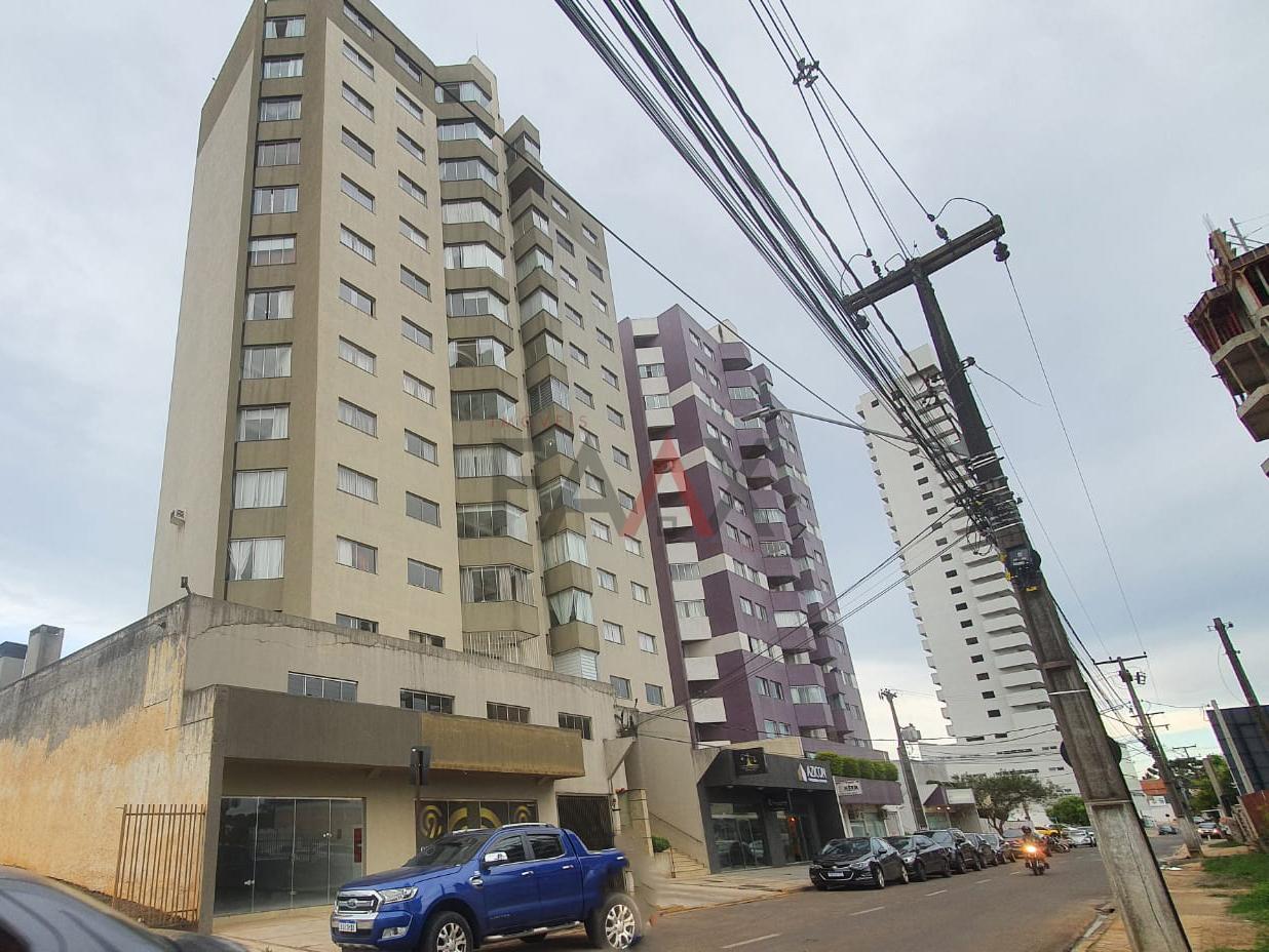 Apartamento com 3 dormitórios no centro da cidade com 2 vagas grandes de garagem