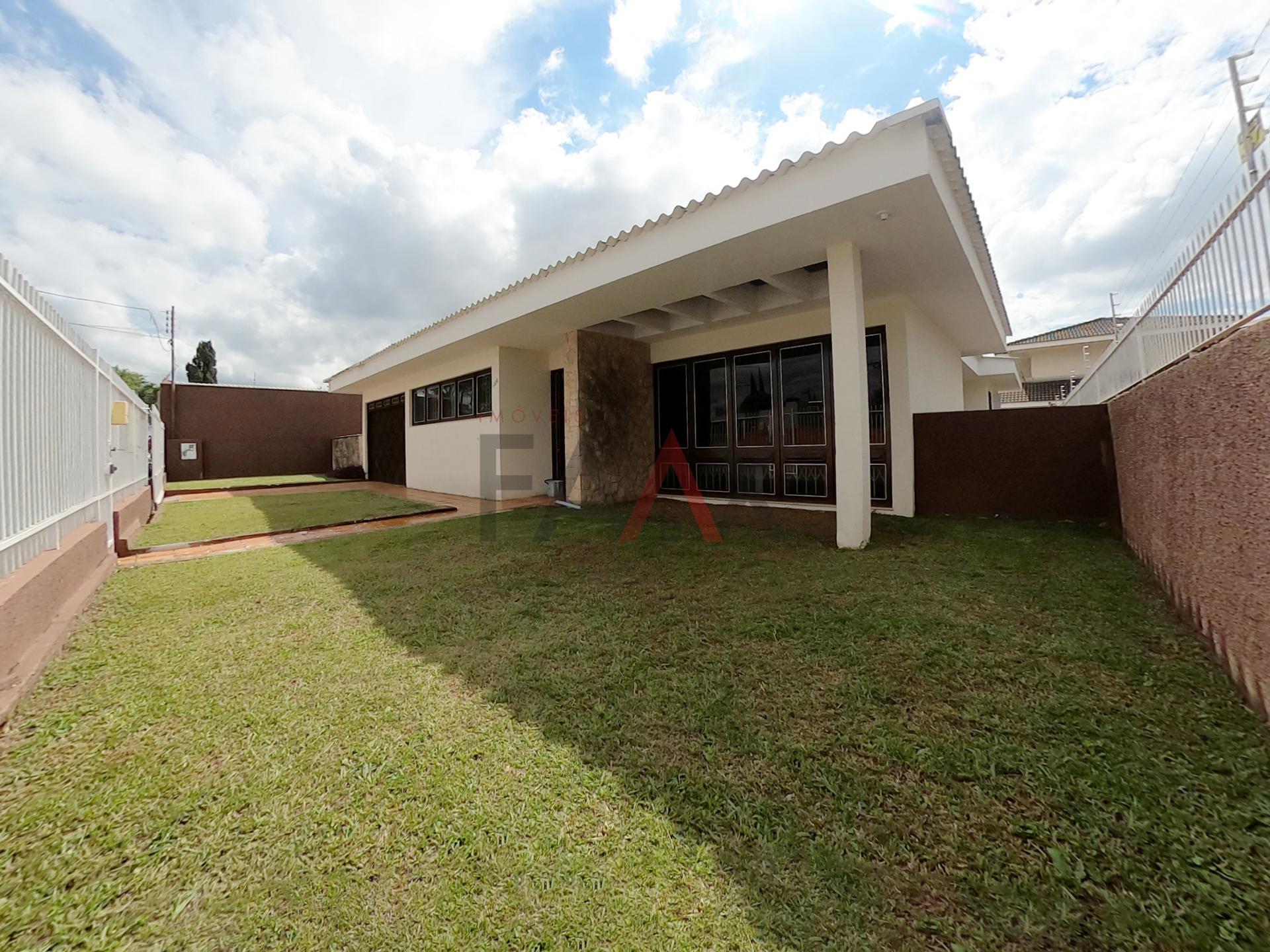 Casa a venda proximo a praça da ucrania no trianon em Guarapua...