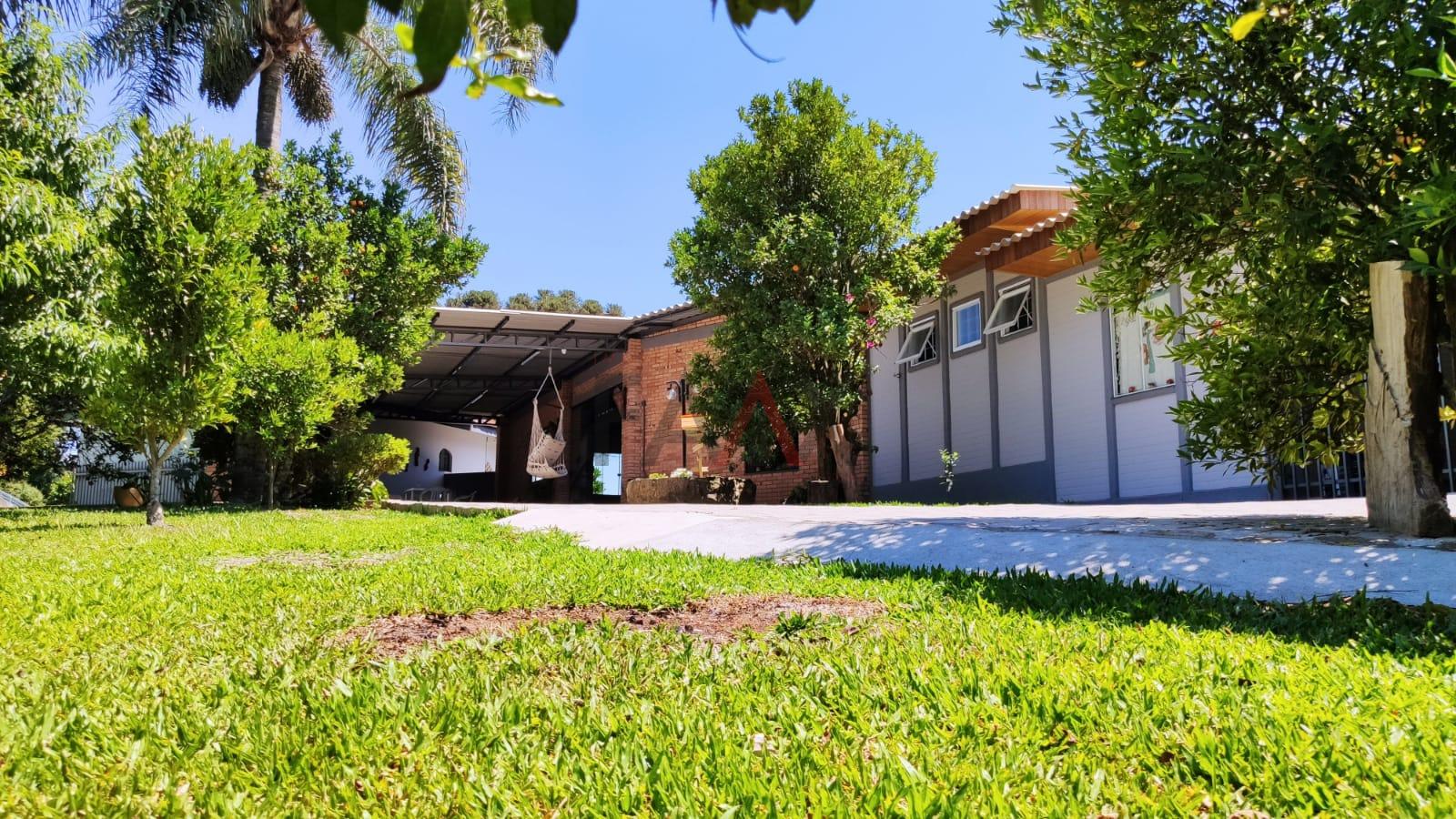 Casa à venda com ótimo terreno de 2.500m  próximo ao Parque Tr...
