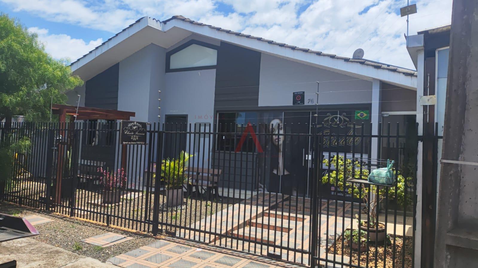 Casa à venda na Avenida Turíbio Gomes na VILA BELA em GUARAPUA...