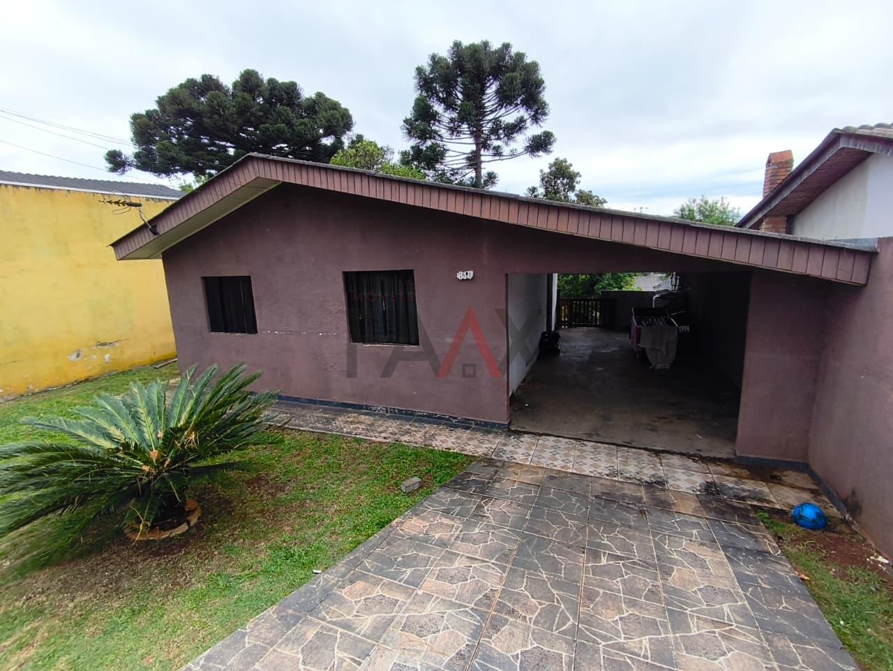 Casa com terreno amplo no Bairro Industrial, proximo ao Shopping 