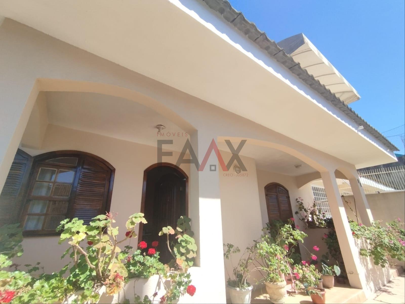 Sobrado à venda com 4 quartos e piscina aquecida, Bairro Santana 