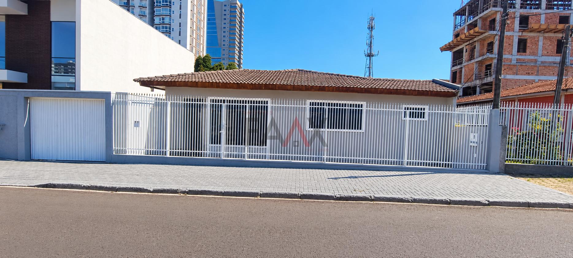 Casa, 3 quartos, 221 m² - Foto 1