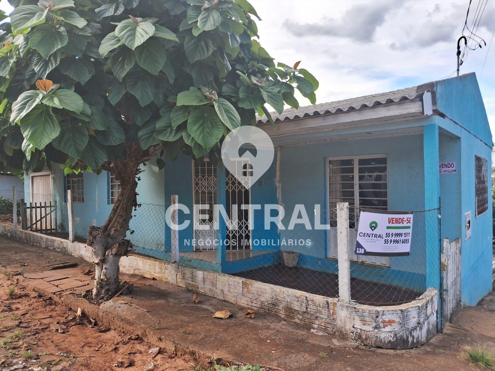 Casa de esquina com 03 quartos, sala espaçosa, cozinha, banhei...