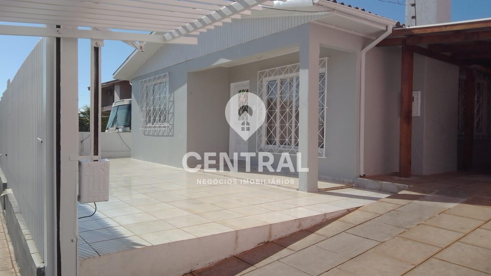 Vende-se Belíssima casa localizada no centro da cidade, casa c...
