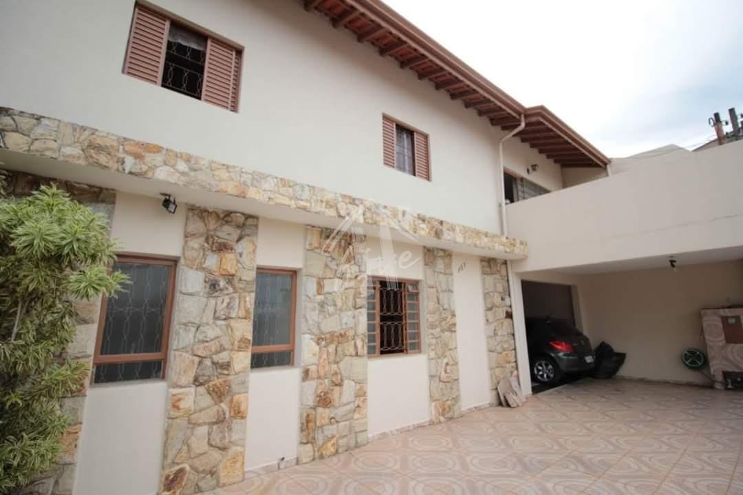 Casa a venda com ed?cula localizada no bairro Jardim do Trevo,...