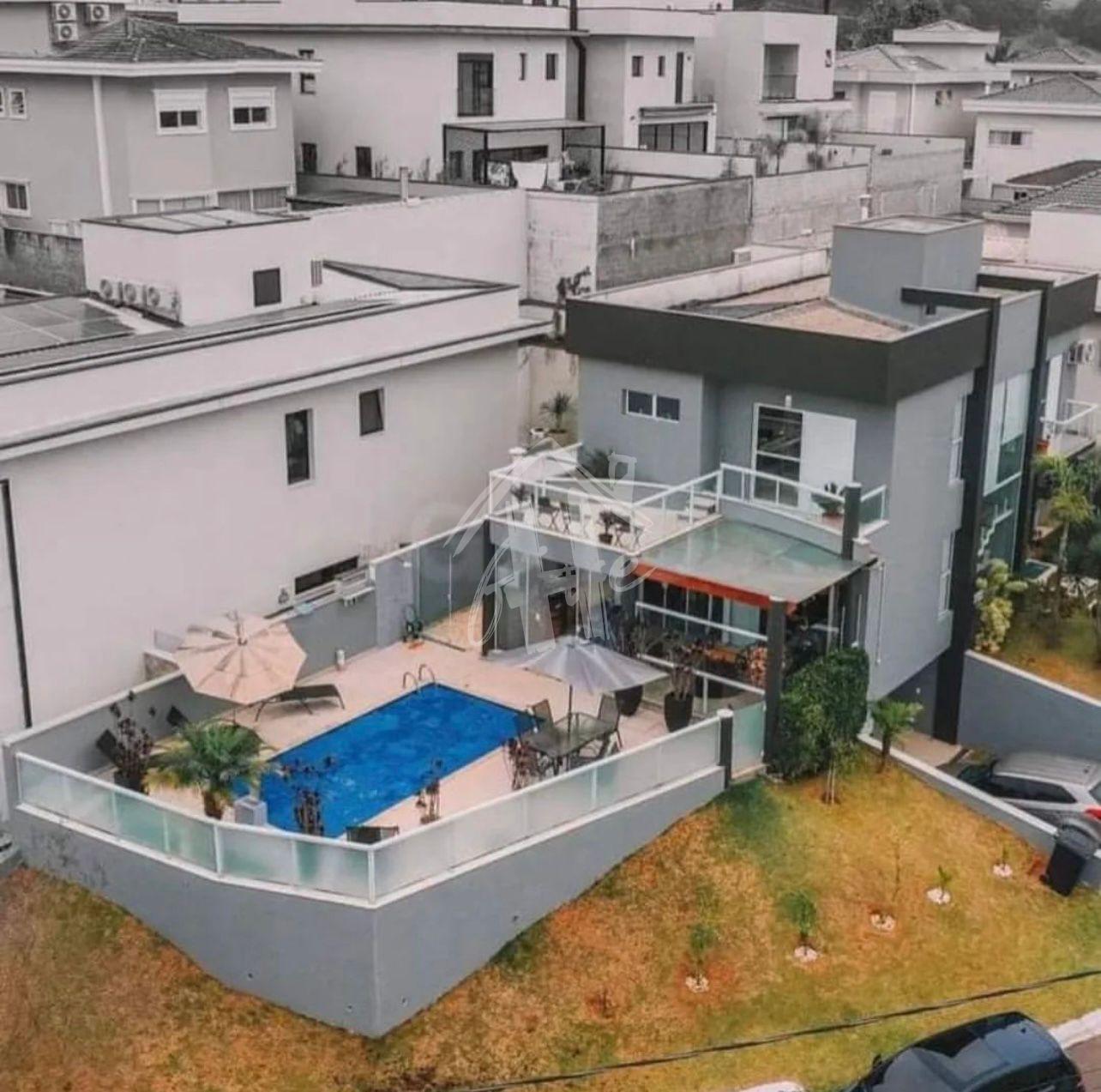 Casa com 256m  localizada no Condom?nio Newville, Santana de P...