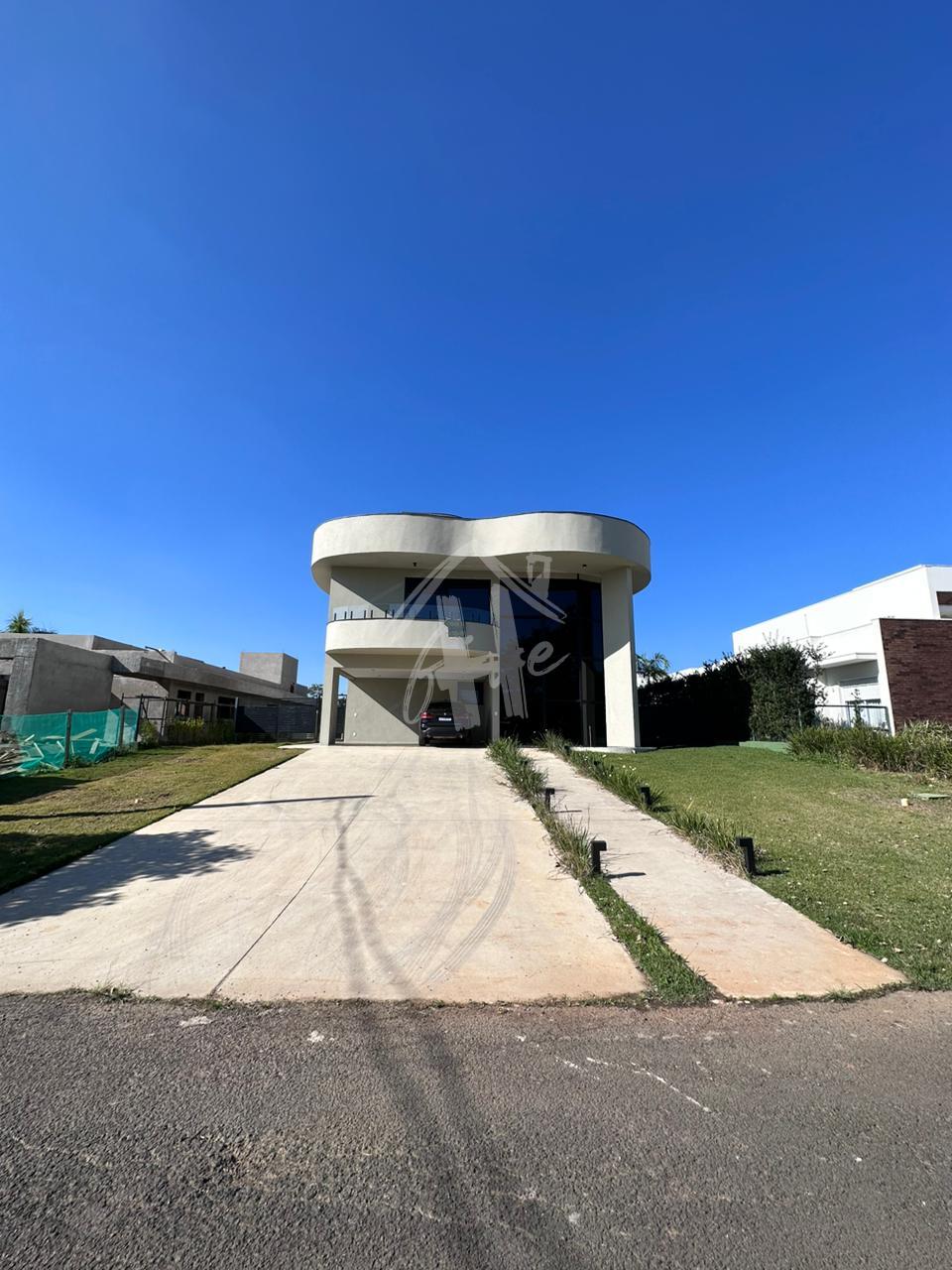 Casa de Condom?nio ? venda - 4 Su?tes e 6 banheiros, 379m  con...