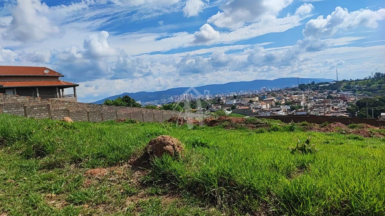 Terreno de esquina com 1.221m  no Loteamento fechado Portal do...