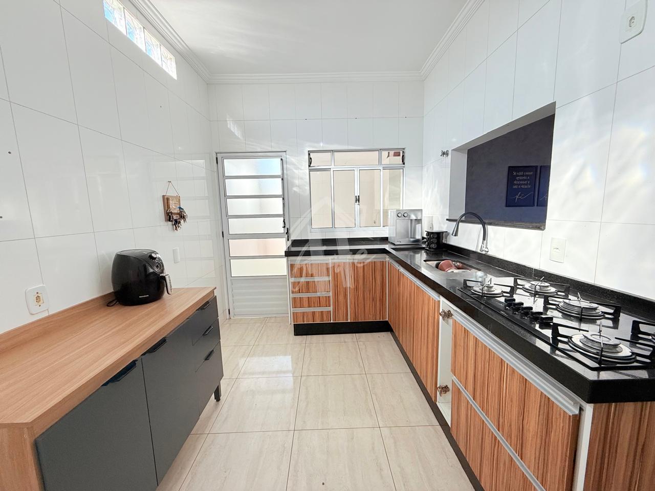 Linda casa a venda com 250m  localizada no Bairro Jardim Tarum...