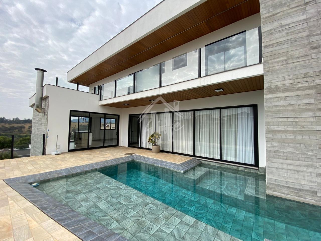 CASA SOBRADO DE ESQUINA COM VISTA PARA SERRA DO JAPI 360M2