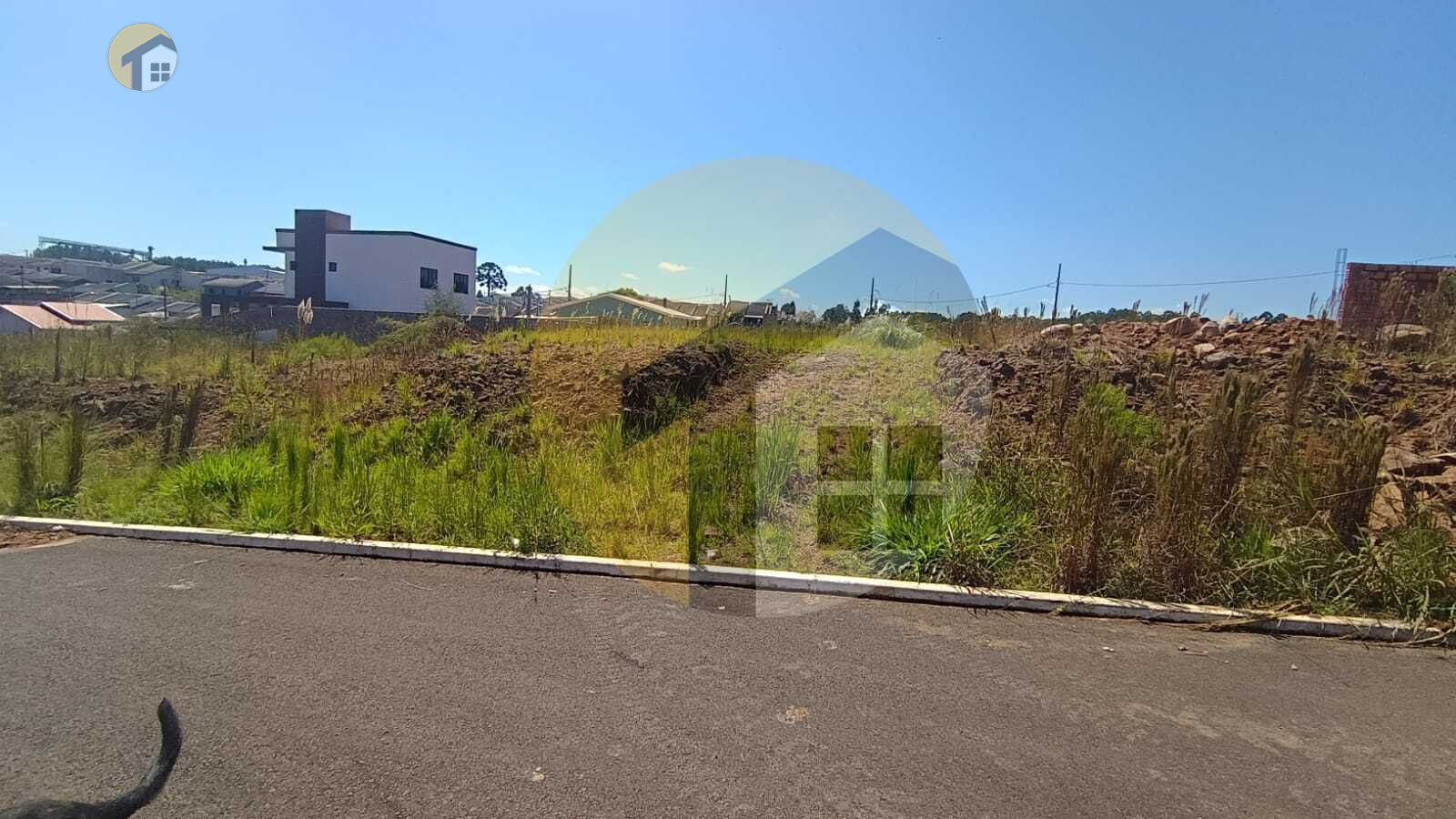 VENDE-SE TERRENO