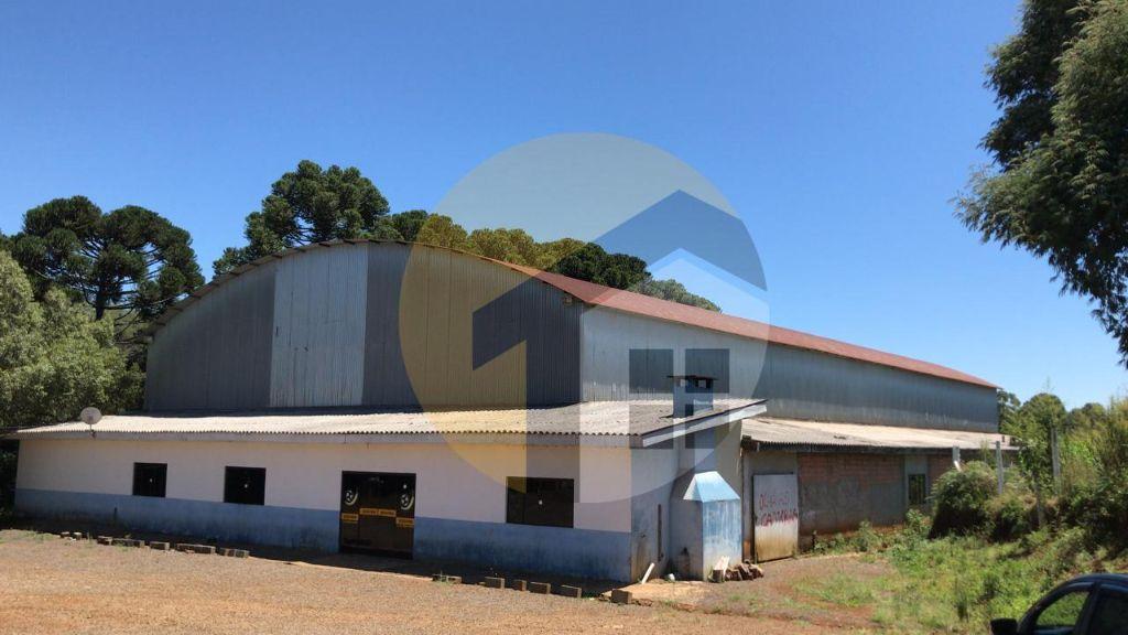 VENDE-SE TERRENO CONTENDO 01 CASA E SINTÉTICO