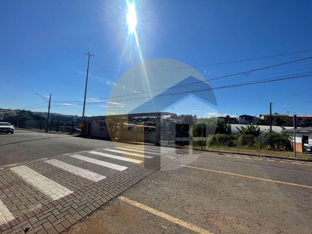 VENDE-SE AMPLO TERRENO