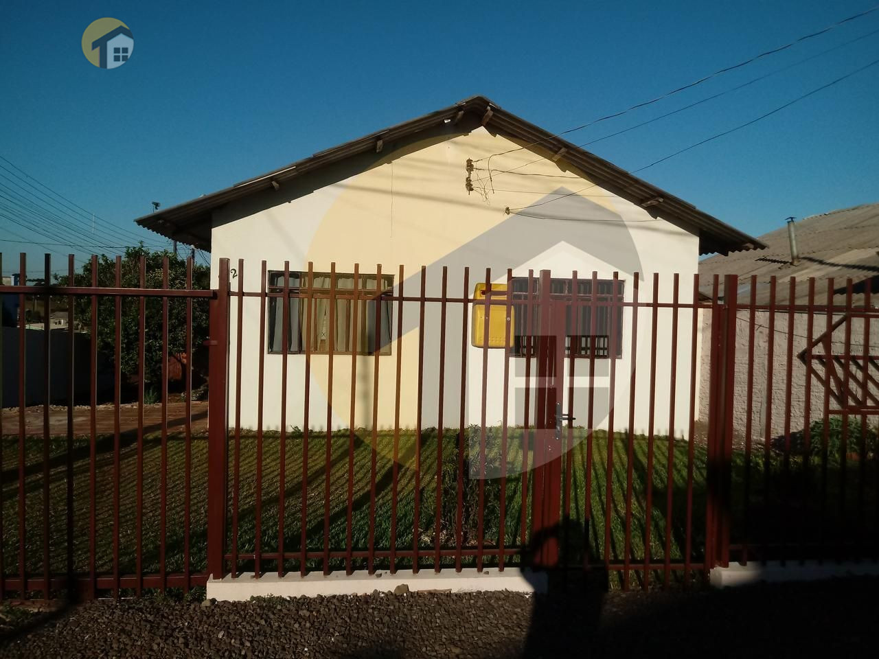 VENDE-SE CASA