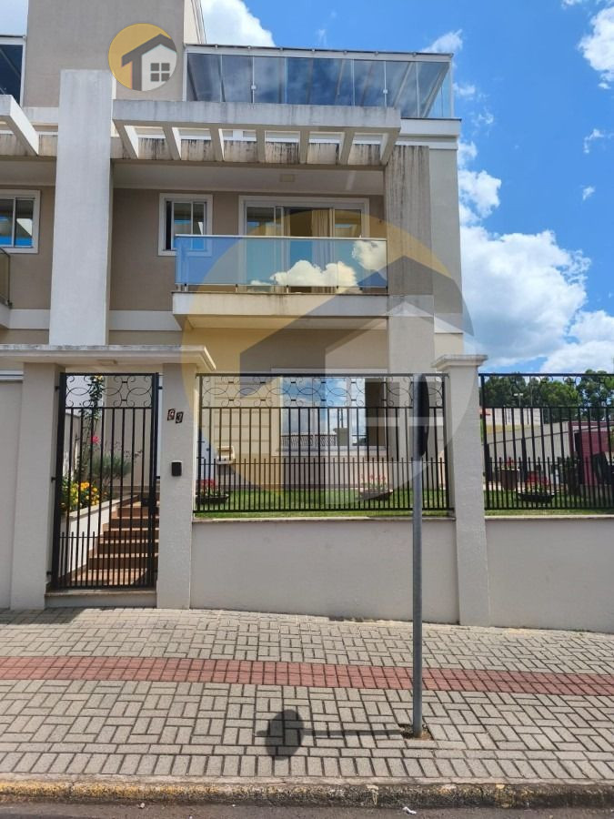 SOBRADO TRIPLEX DE ALTO PADRÃO À VENDA