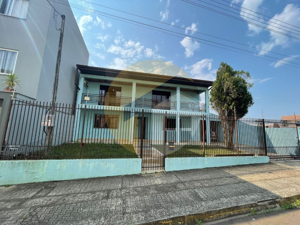 VENDE-SE SOBRADO