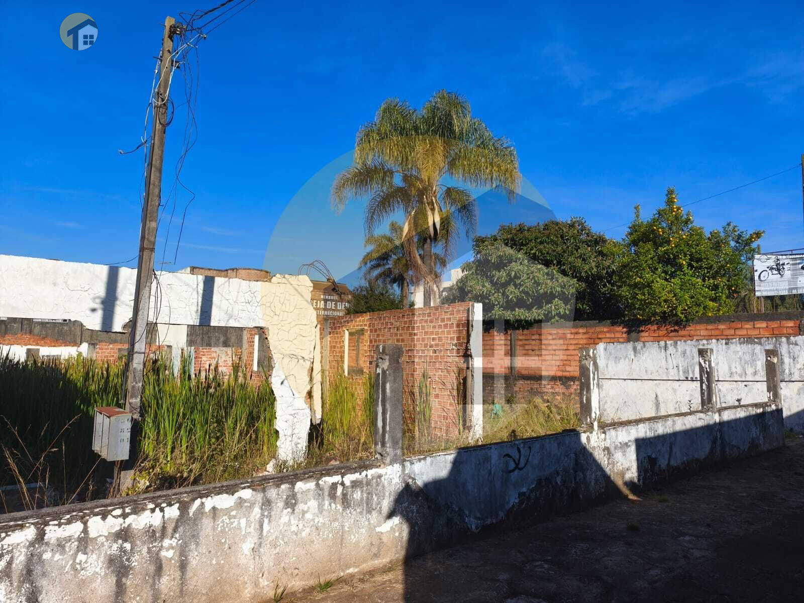 VENDE-SE AMPLO TERRENO