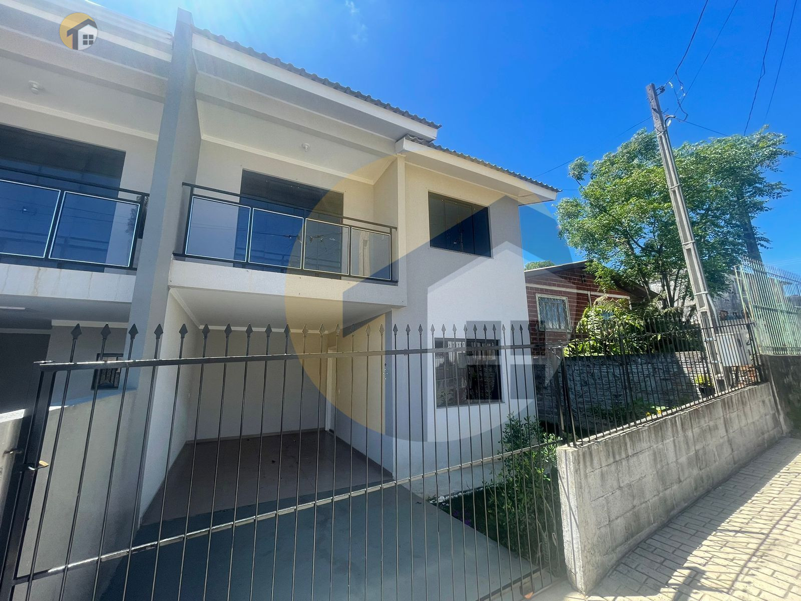 VENDE-SE SOBRADO
