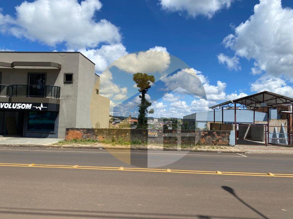 VENDE-SE AMPLO TERRENO