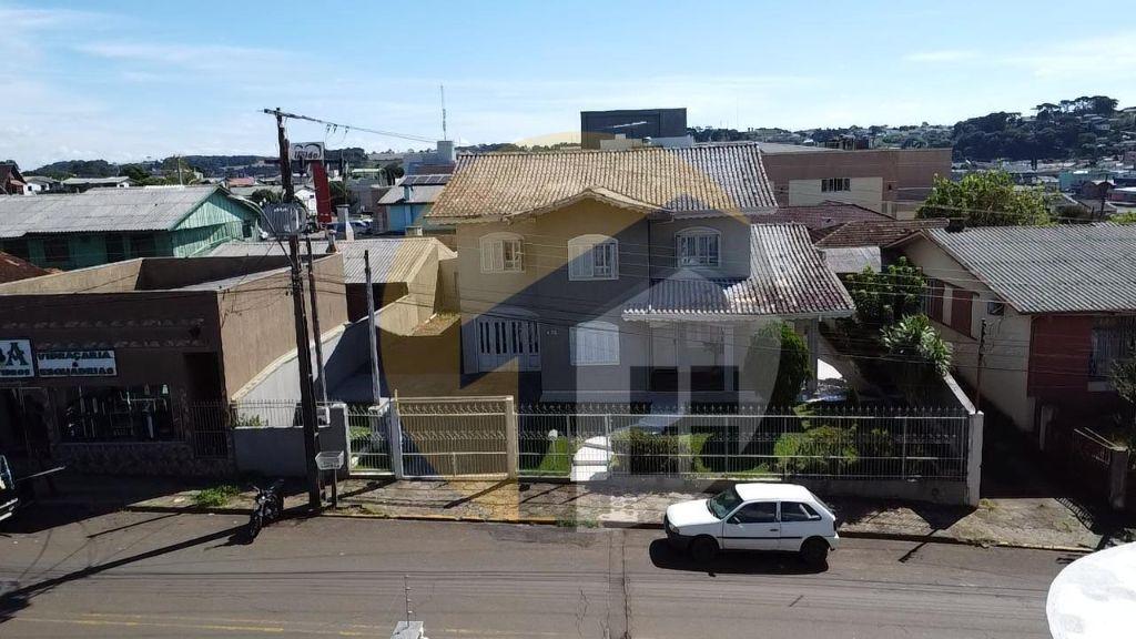 VENDE-SE SOBRADO