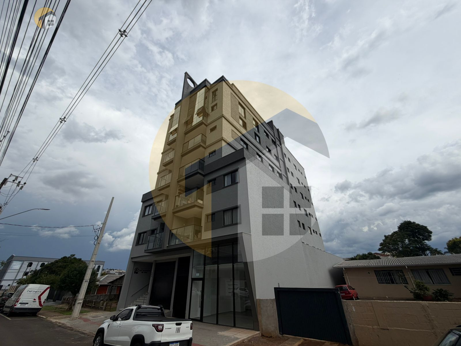 VENDE-SE LINDO APARTAMENTO NO CENTRO