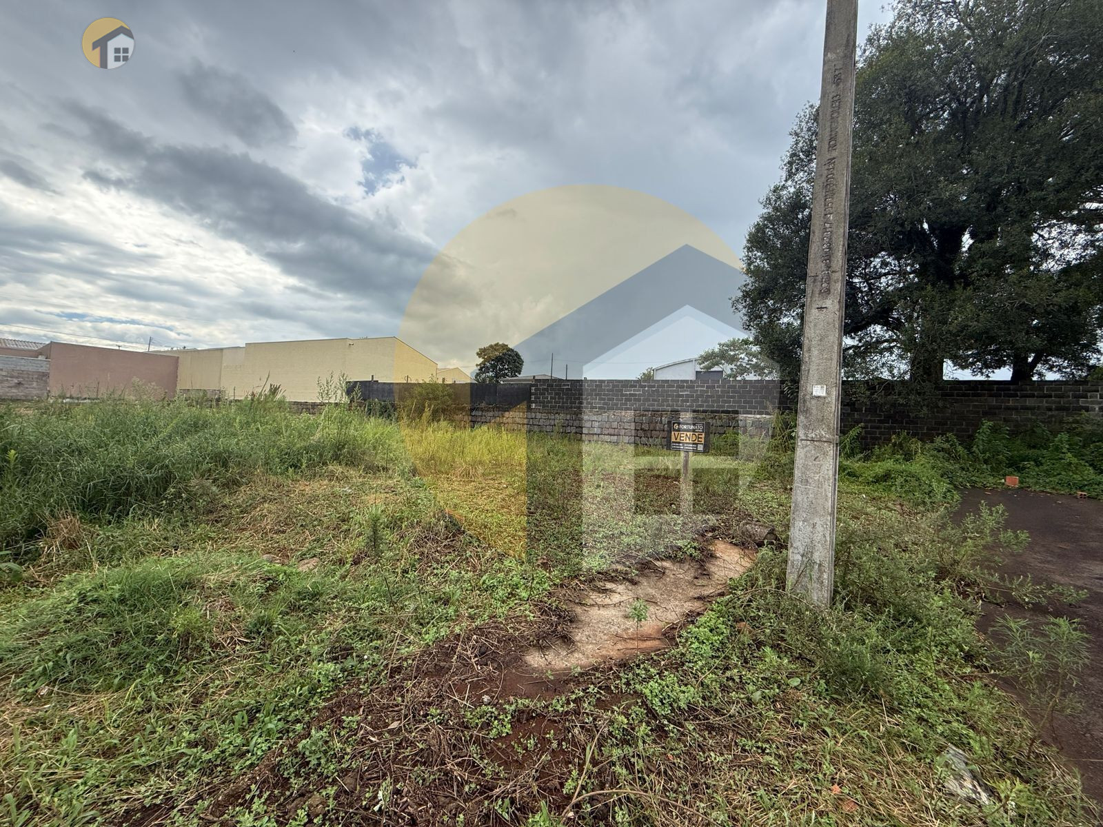 VENDE-SE TERRENO