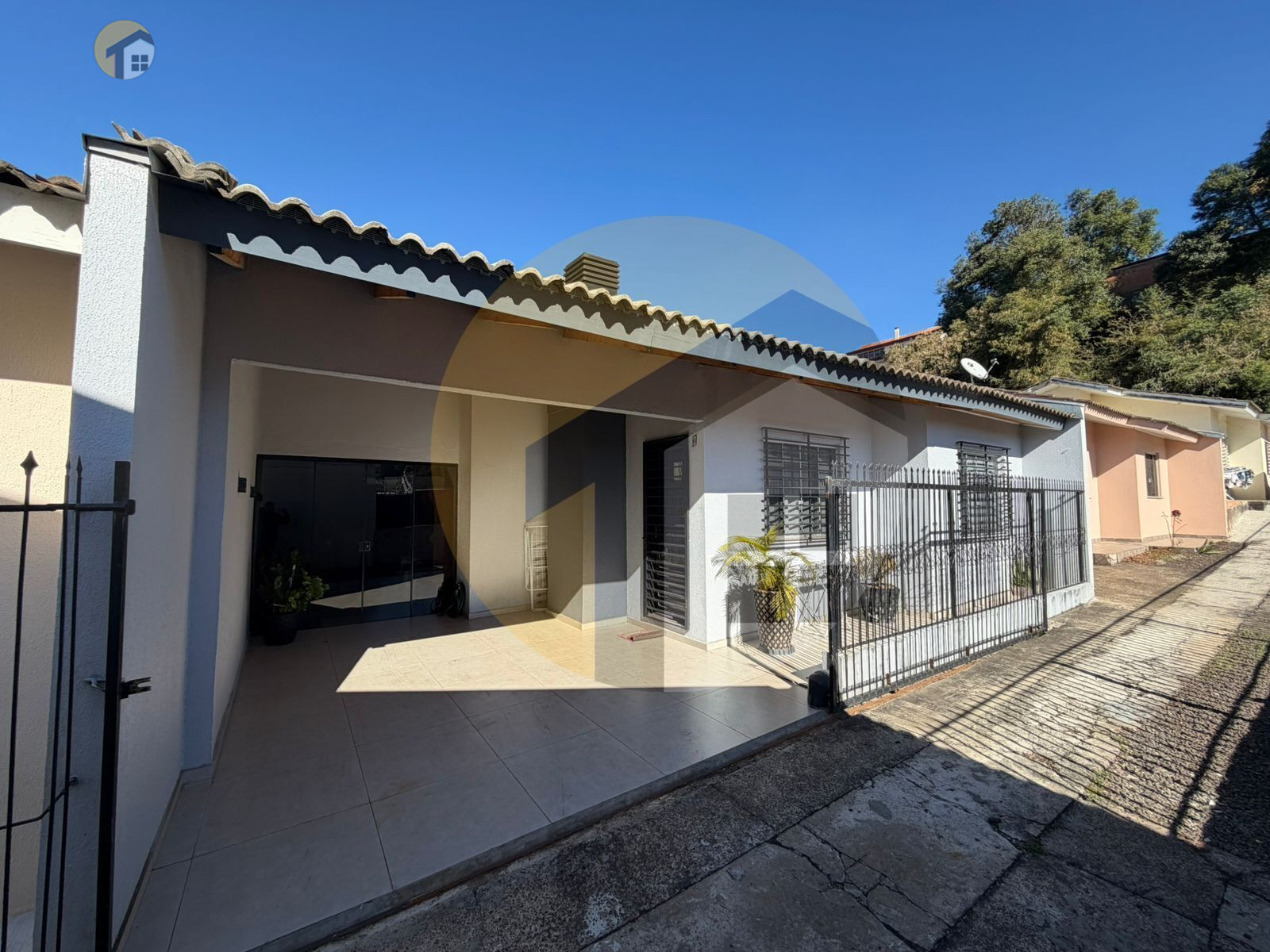 VENDE-SE CASA EM CONDOMINIO