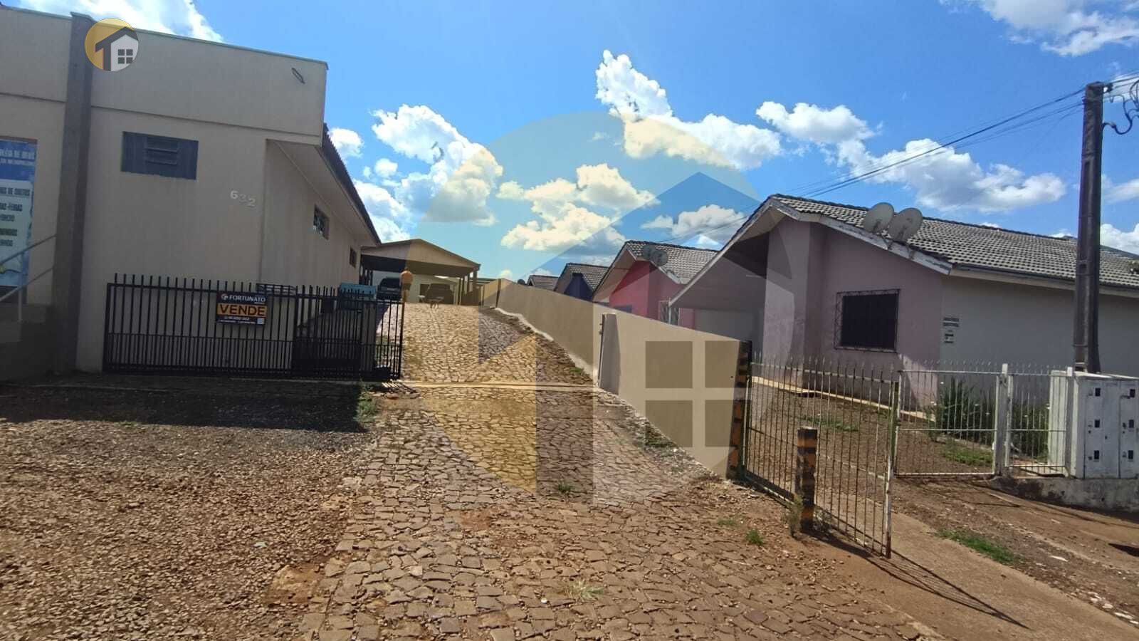 VENDE-SE TERRENO CONTENDO 02 CASAS EM ALVENARIA
