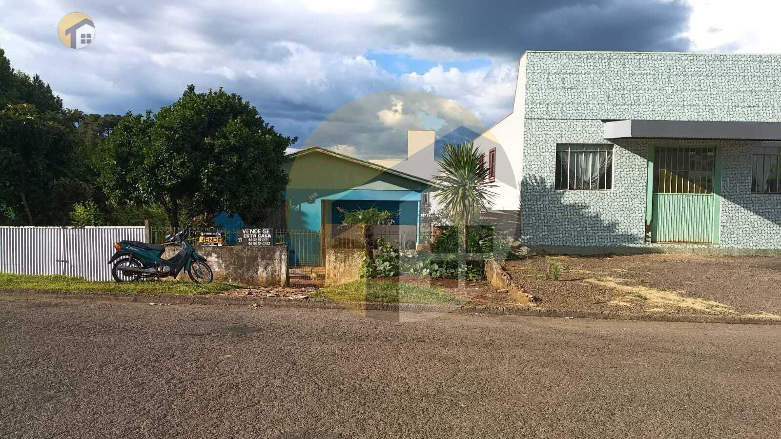 VENDE-SE CASA