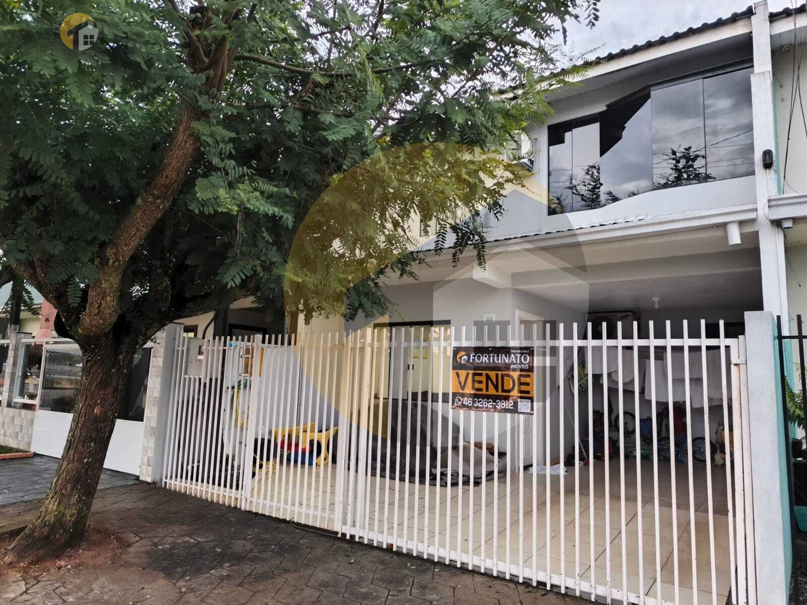 VENDE-SE SOBRADO