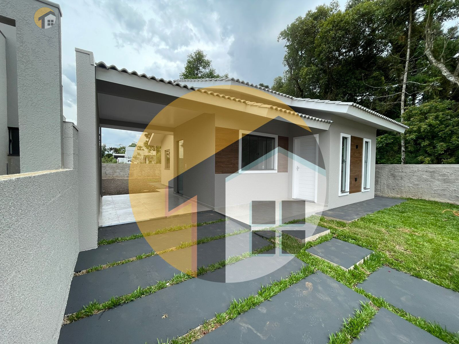 Vende-se casa nova