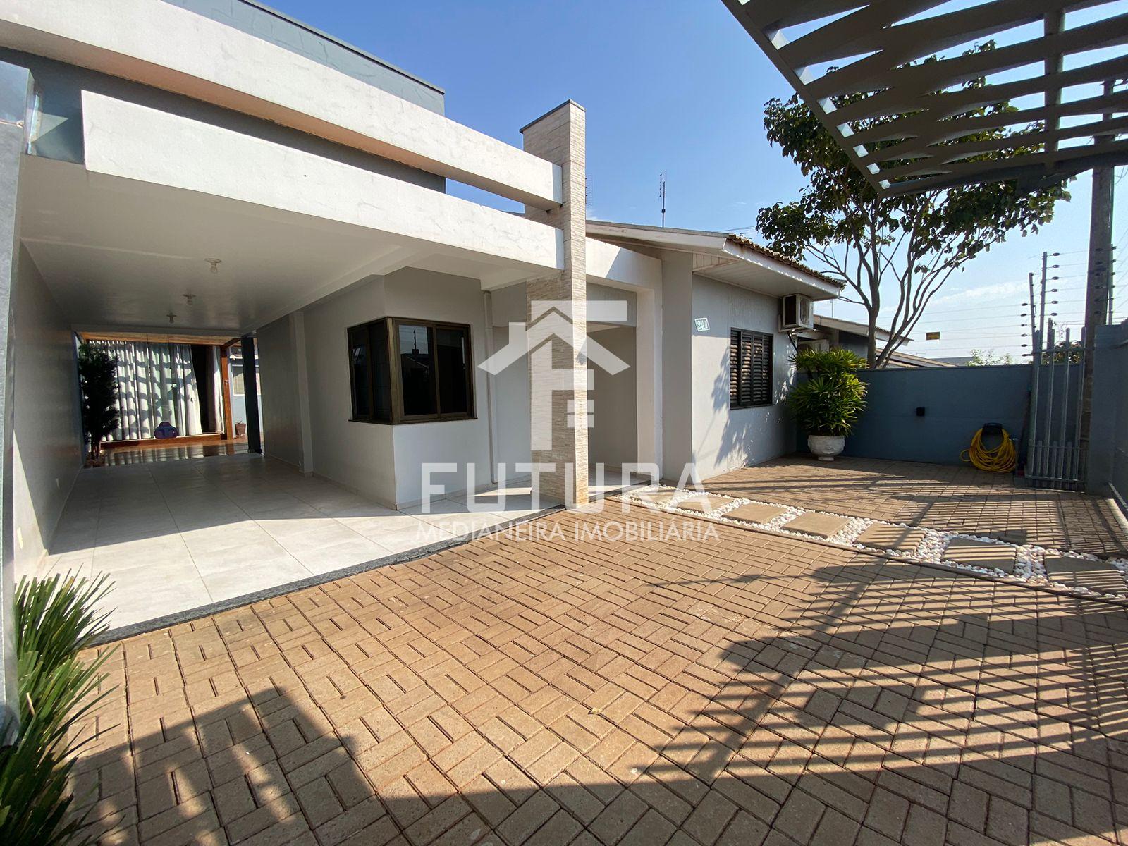 Casa à venda, com piescina, Loteamento Puerari, MEDIANEIRA - PR