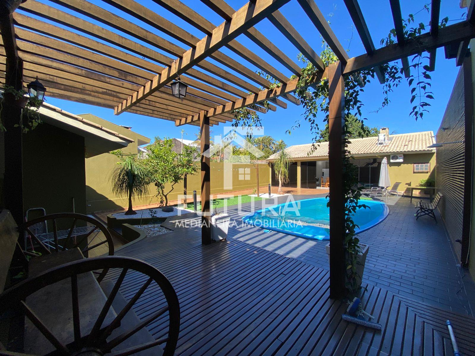 CASA com PISCINA, com SALA COMERCIAL, NAZARÉ, MEDIANEIRA - PR