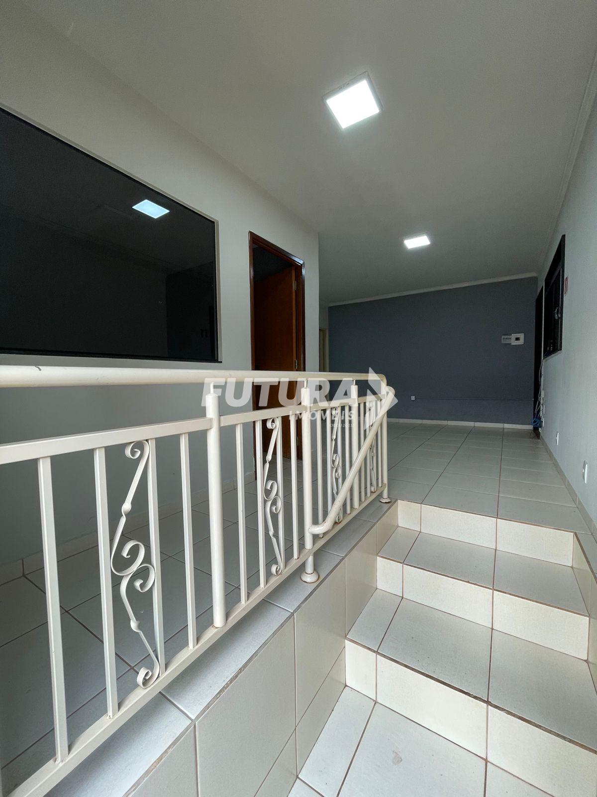 Sala comercial dividida em 2 ambientes com copa e lavabo