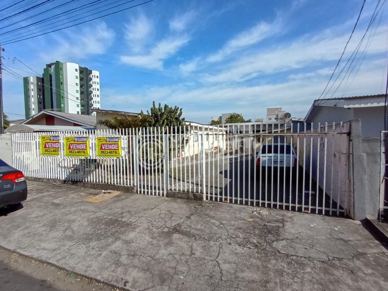 TERRENO COM 7 QUITINETES PARA VENDA NO BAIRRO SANTA CRUZ