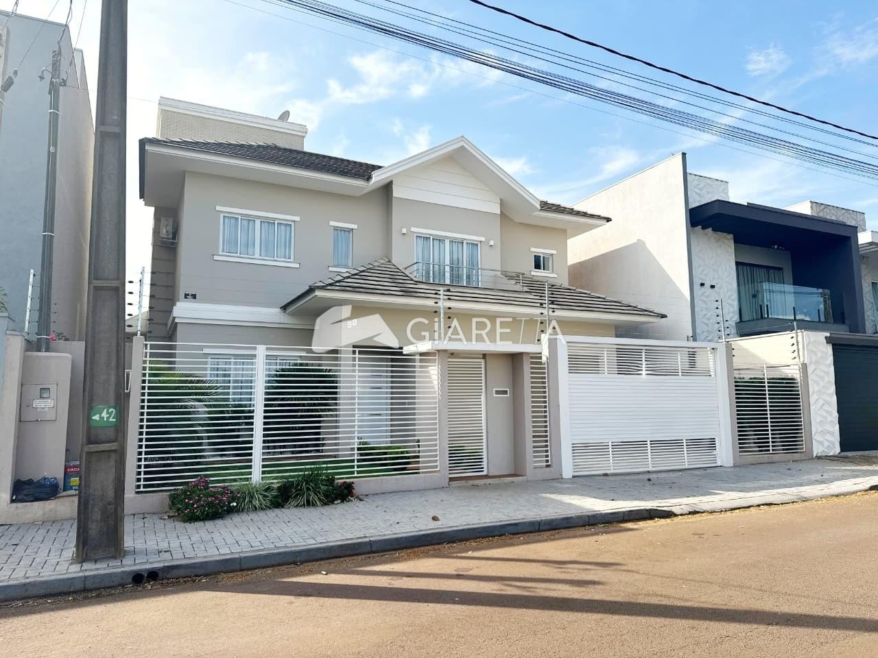 Sobrado à venda com 3 quartos, 261m² - Foto 1