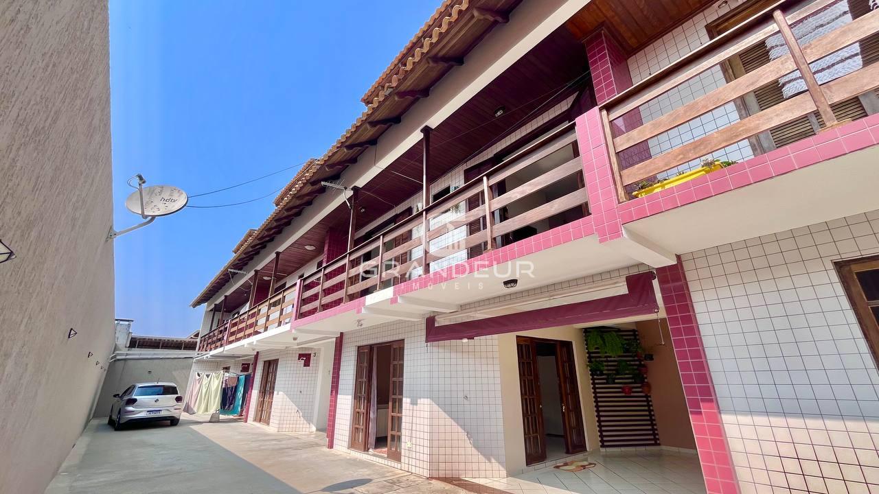 Sobrado no Brejatuba com 4 Quartos, Suíte, a 3 Quadras da Praia