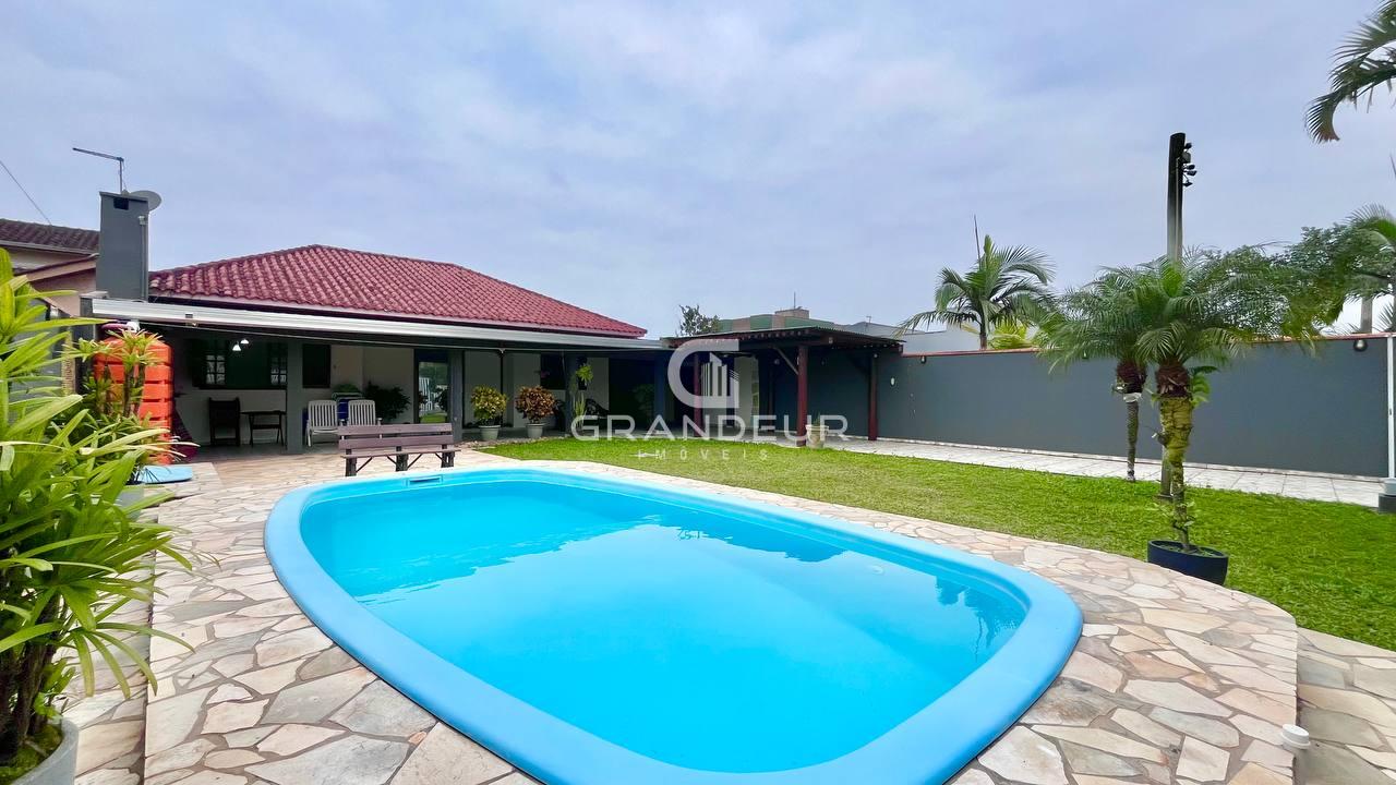 Casa à venda com 3 quartos, 2 suítes, piscina e amplo terreno ...