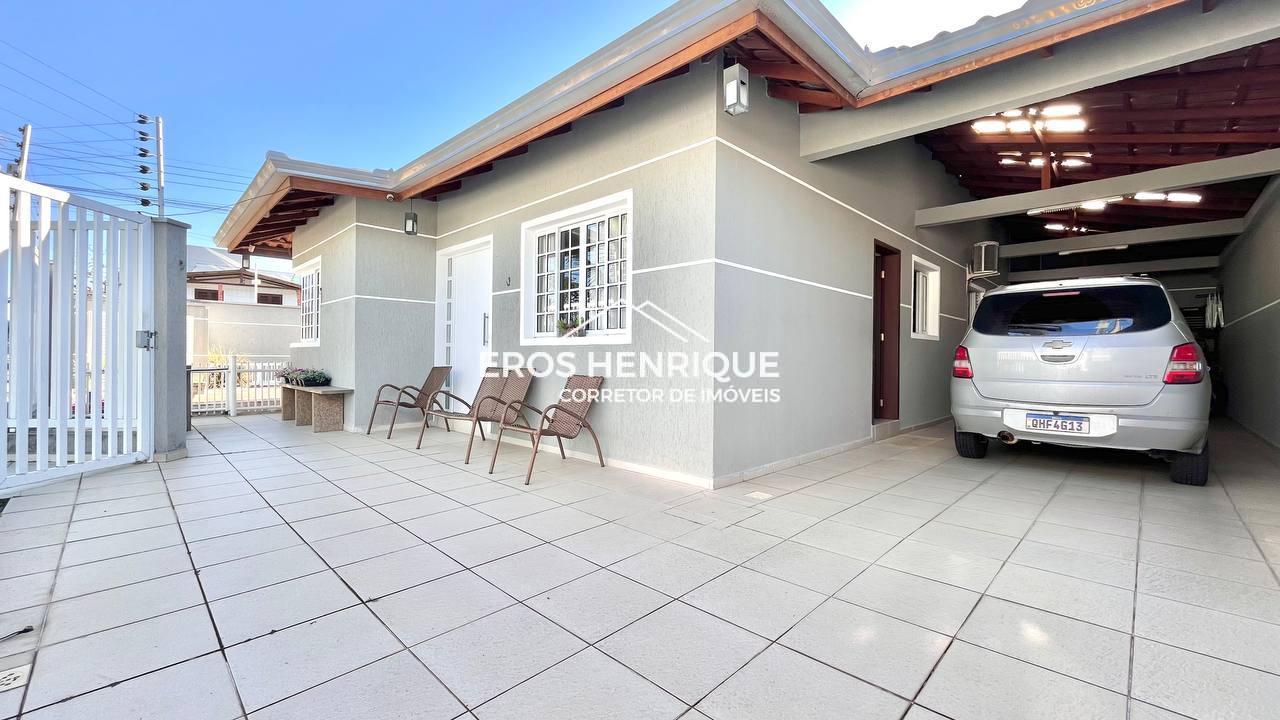 Casa Central em Guaratuba  Conforto e Lazer com Piscina e 4 Qu...