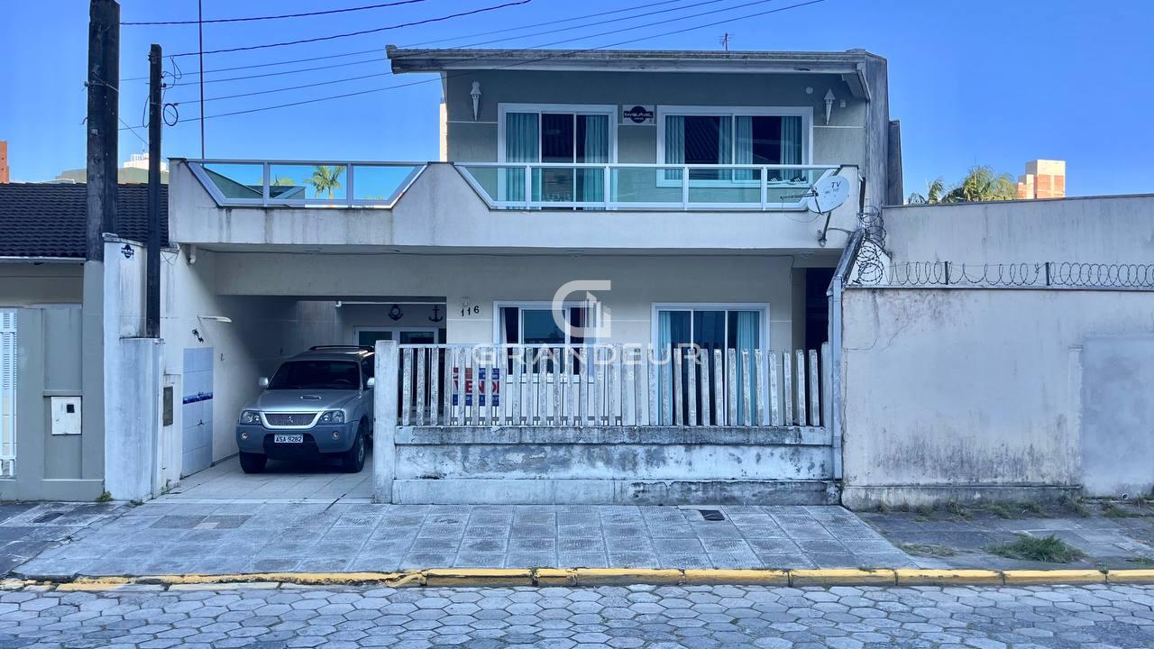 Sobrado com 4 dormitórios à venda no Centro, GUARATUBA - PR