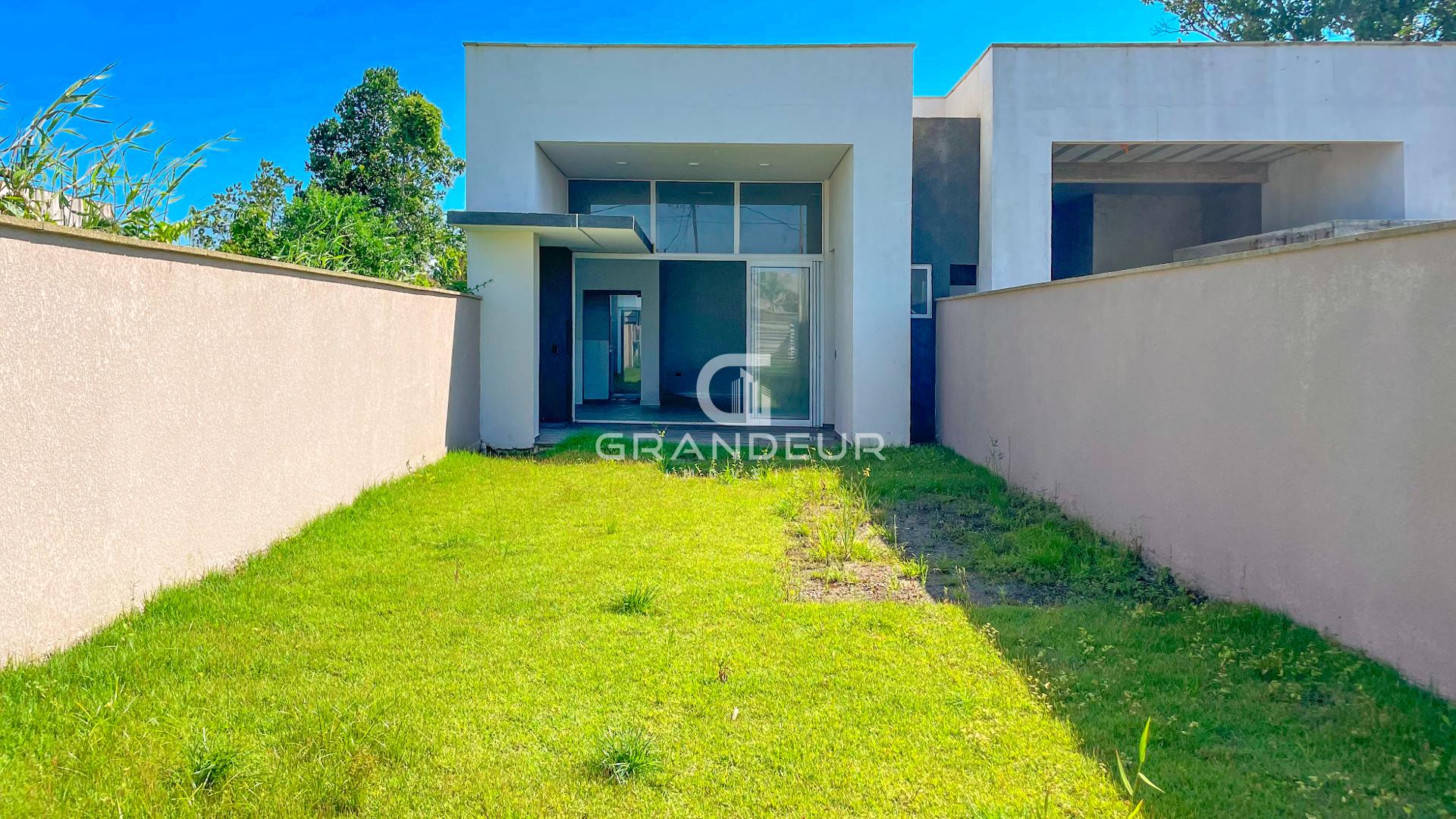 Casa à Venda em Guaratuba, 3 Dormitórios, Suíte, 4 Vagas - Bal...