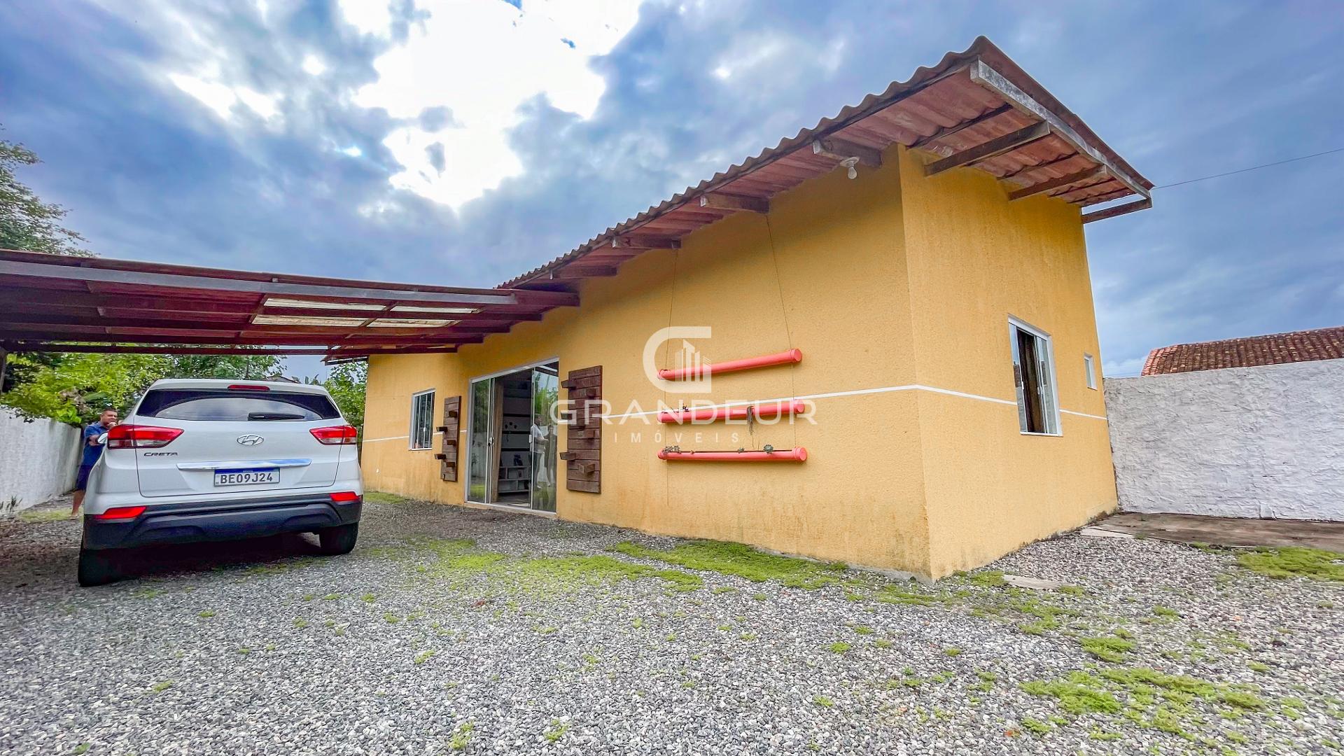 Casa à Venda Próximo à Baía de Guaratuba, 3 Quartos, 1 Suíte e...