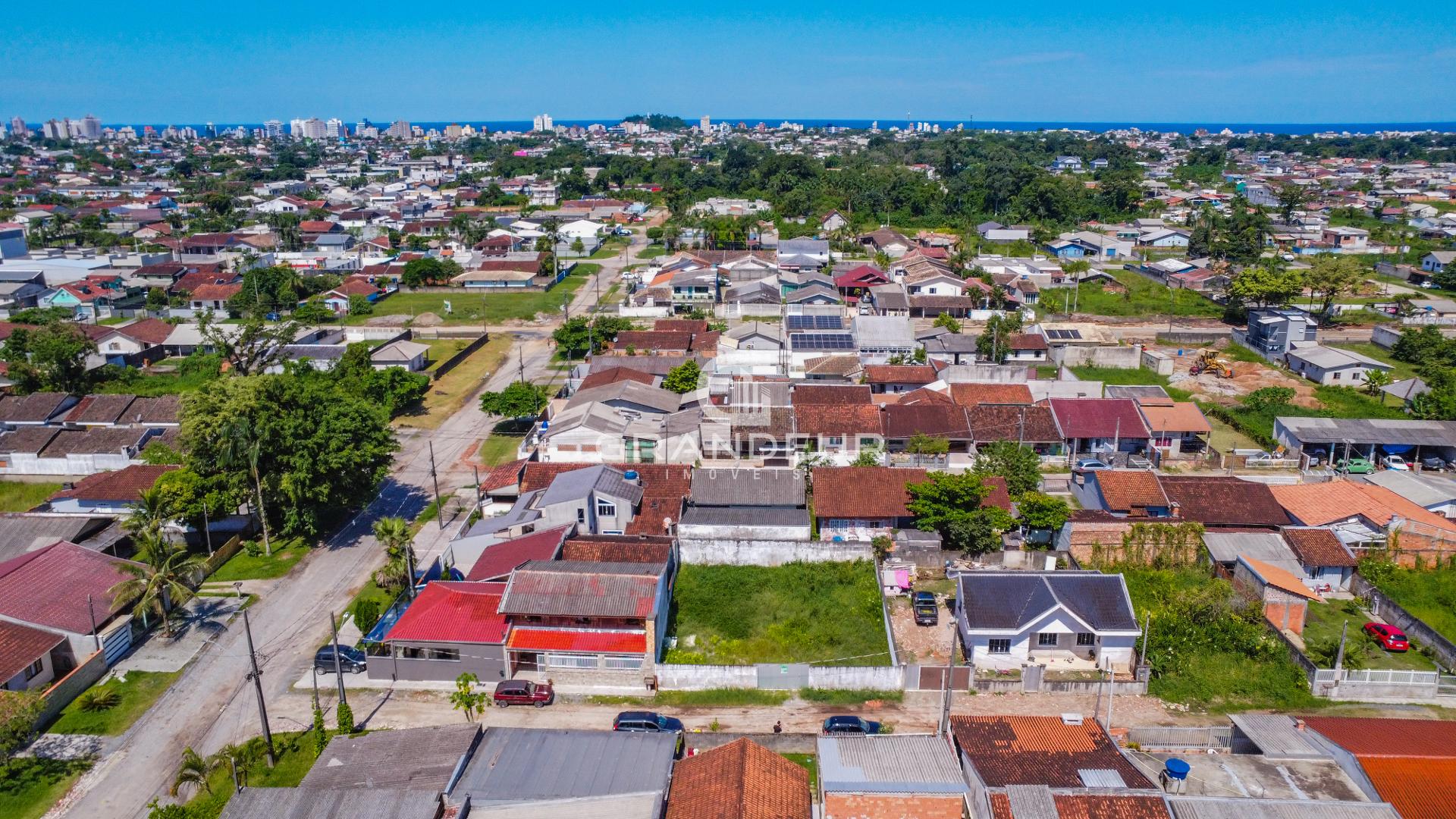 Lote à venda no Bairro Cohapar, com 220m  em Guaratuba Medindo...