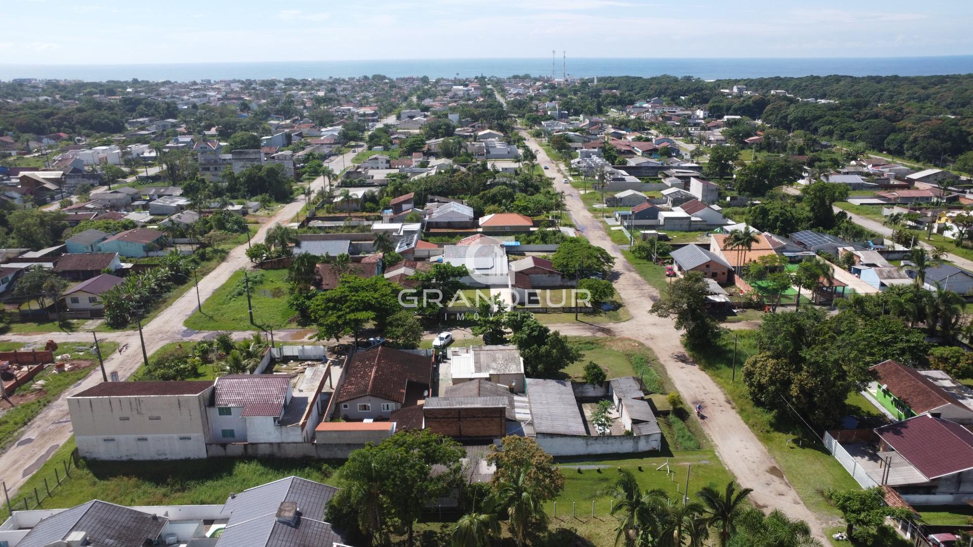 Três Casas no Mesmo Terreno - Oportunidade Imperdível Perto do...