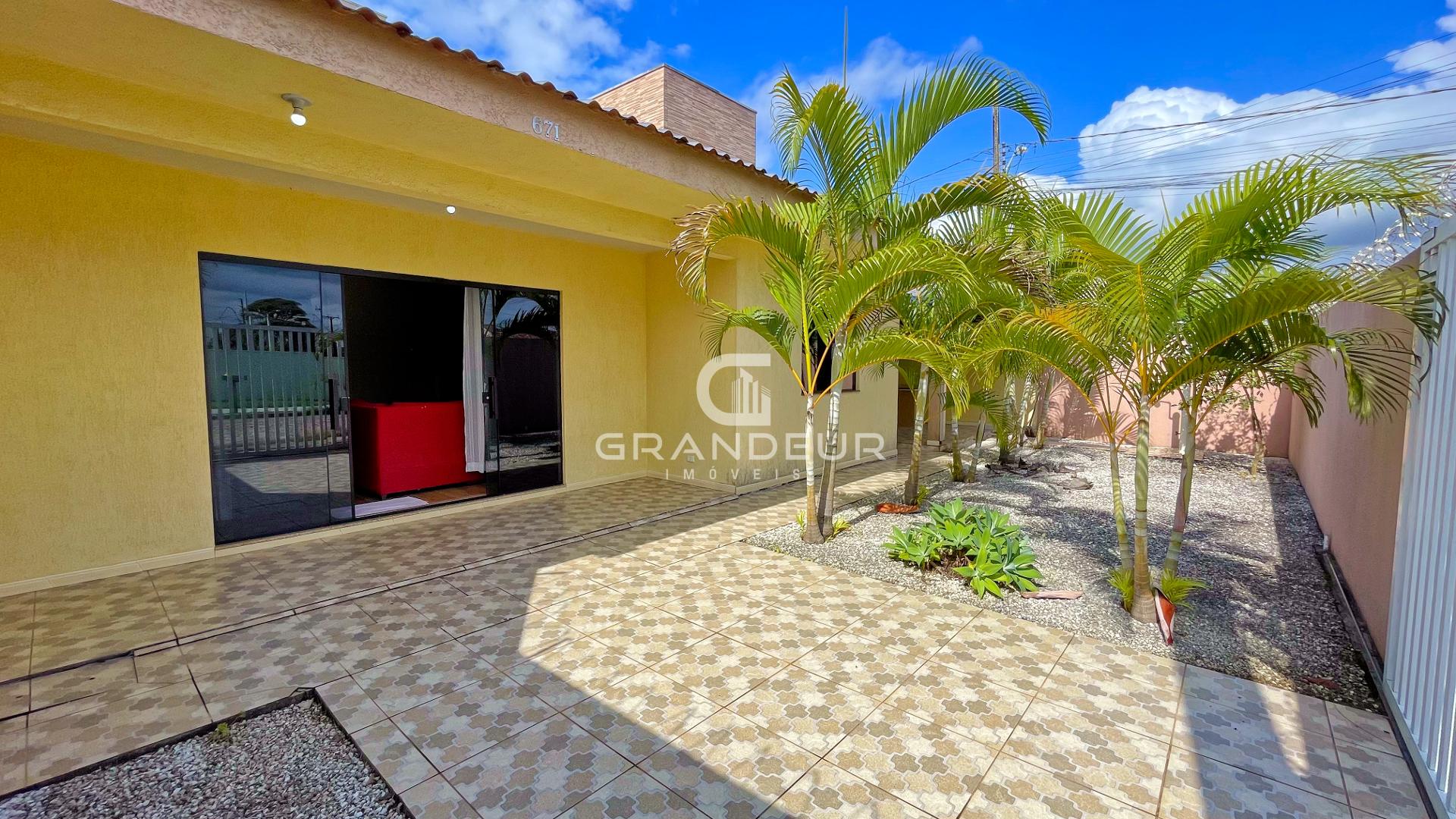 Casa térrea à venda em Guaratuba com 3 quartos, suíte e edícul...