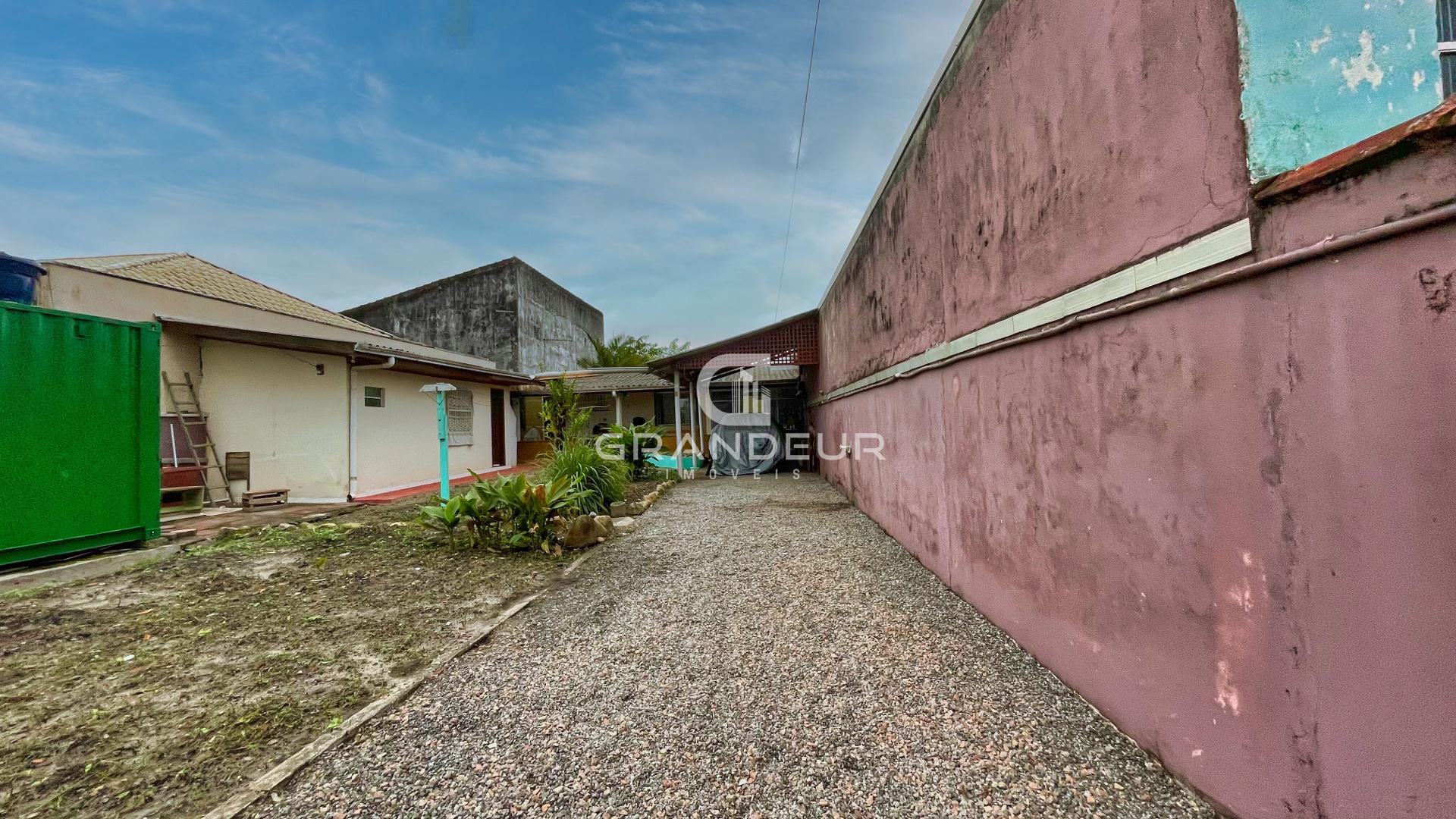 Casa com Edícula à Venda Bairro Tranquilo em Guaratuba Perto d...