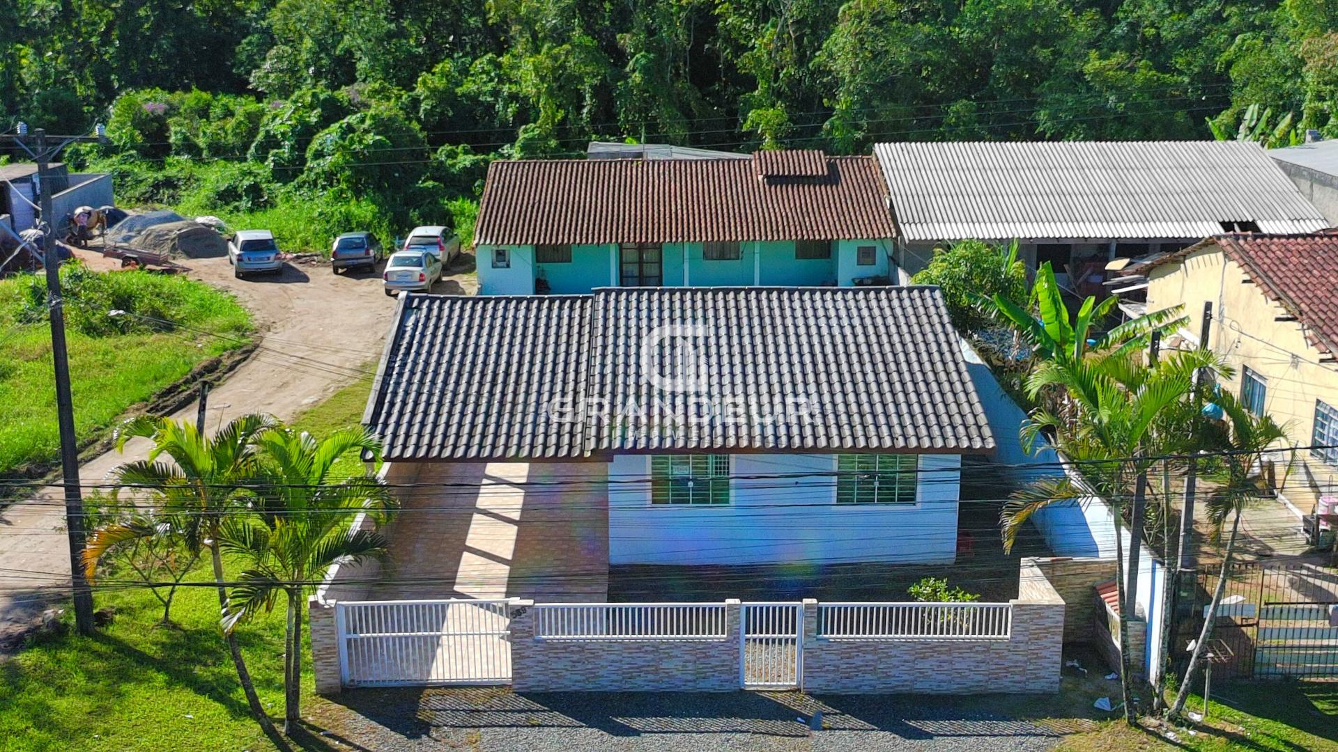 Duas casas em terreno de 390m  à venda no bairro Cohapar em Gu...
