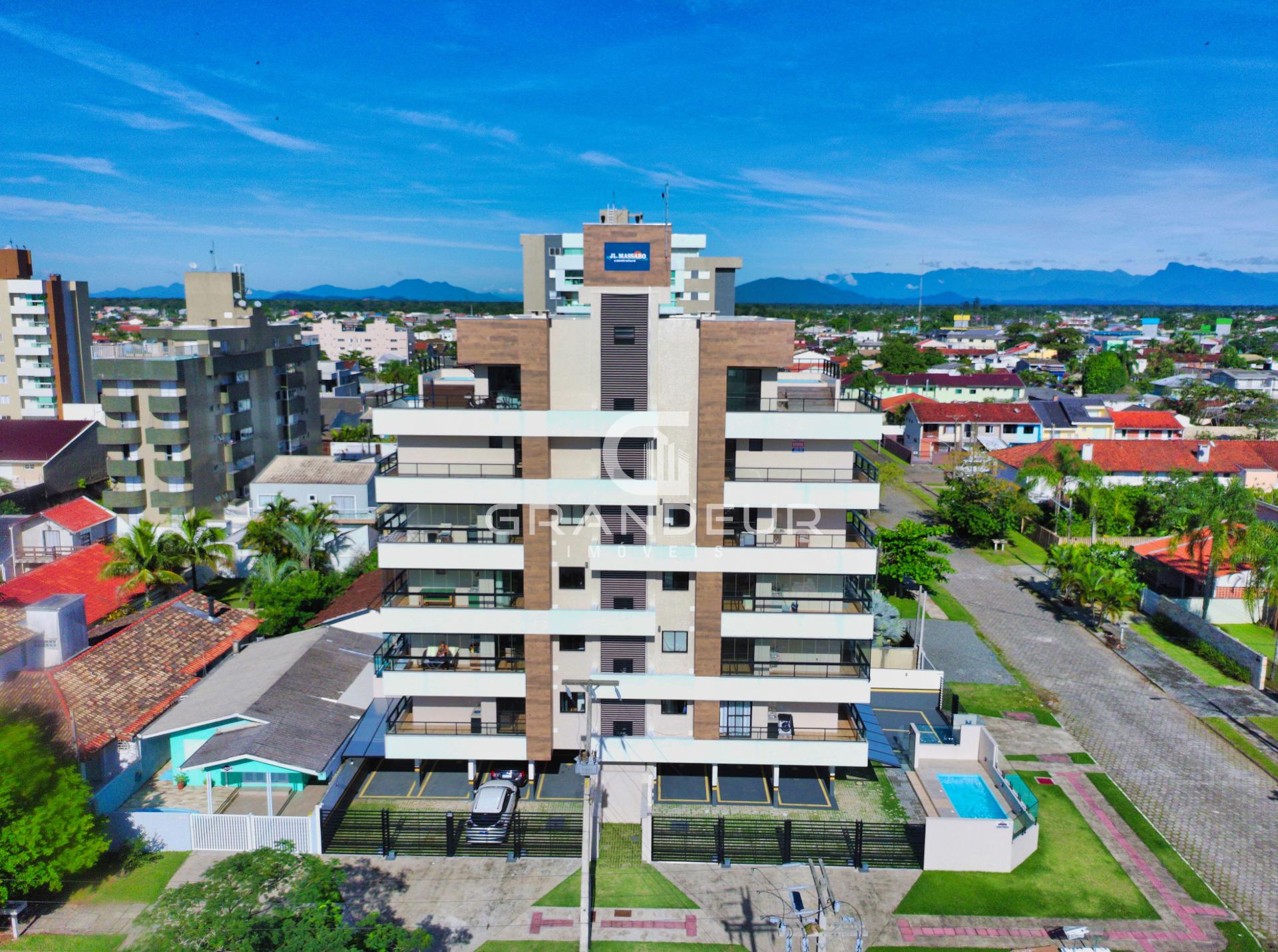 Cobertura duplex nova com 3 suítes, piscina e vista mar no Cen...